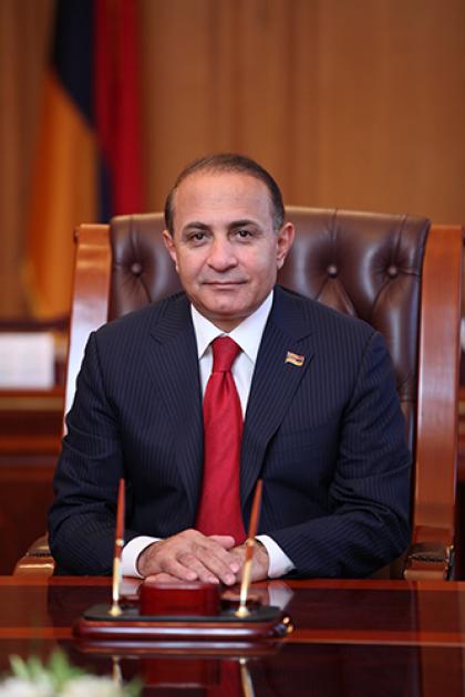 Հովիկ Աբրահամյան Հովիկ Աբրահամյան